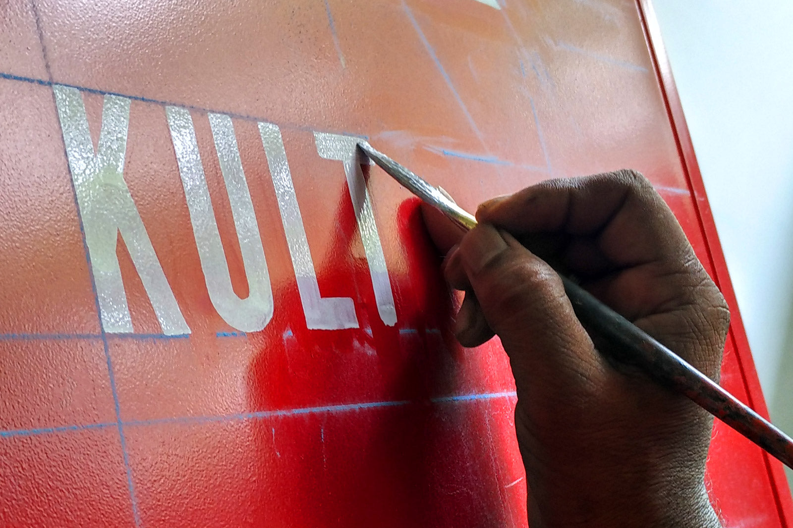 Street Sign Painter Shows Us How It's Done
